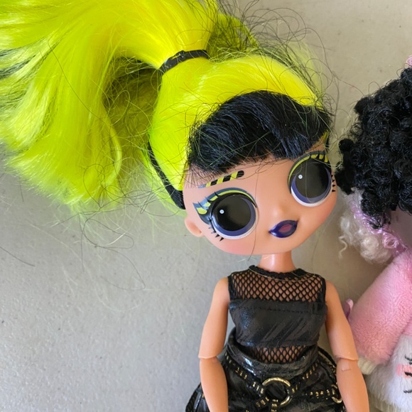 2 LOl Surprise OMG Fashion Dolls. - Picture 2 of 9